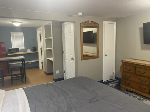 Classic Single Room | Iron/ironing board, free WiFi