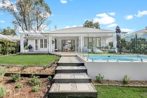 Golf course views, whether you`re in the pool, by the firepit or dining in the alfresco area. Watch the kids or puppy play as you sip wine on the outdoor lounge or just enjoy watching the kangaroos laze on the fairways.