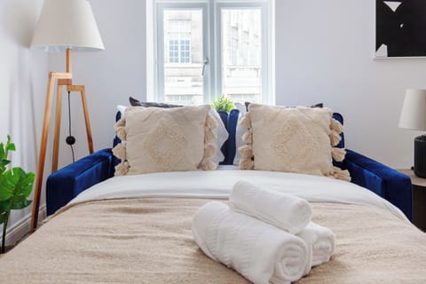 City Apartment, 1 Double Bed with Sofa bed, Non Smoking, City View | Living area | 40-inch Smart TV with satellite channels