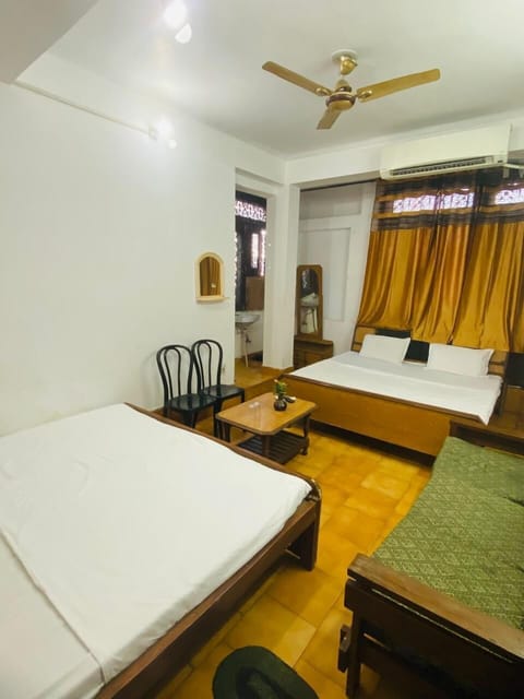 Family Room, Air conditioning | Desk, laptop workspace, free WiFi, bed sheets