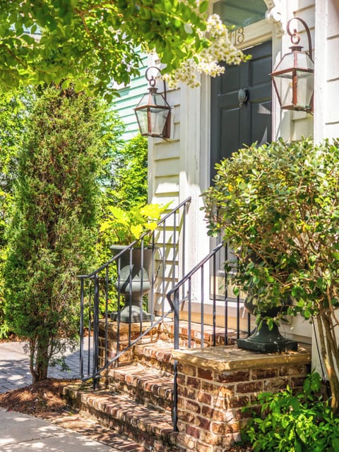 The welcoming front entry and four-step staircase offer a warm first impression as you arrive at your vacation home.