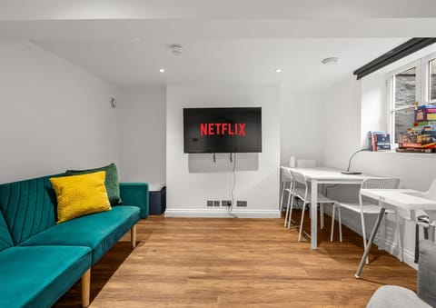 Living Room TV & Netflix - Entertainment-ready living room featuring TV access for movie nights and relaxing evenings.