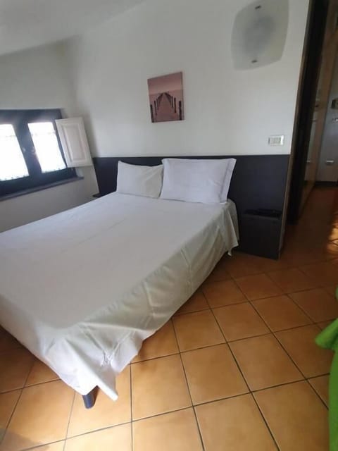 Triple Room | Desk, laptop workspace, blackout drapes, free WiFi