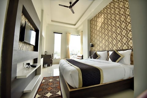 Luxury Double Room | Egyptian cotton sheets, premium bedding, down comforters, pillowtop beds