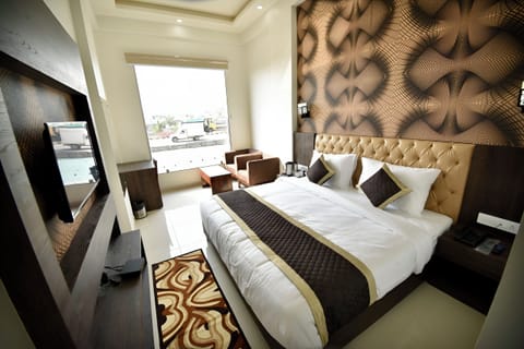 Luxury Double Room | Egyptian cotton sheets, premium bedding, down comforters, pillowtop beds
