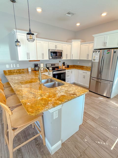 Large Fully Equipped Kitchen