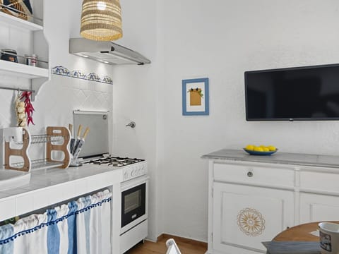 Water, Body Of Water, Coast, Coastal And Oceanic Landforms, Sea, Summer, Beach, Ocean, Tourist Attraction, Shore