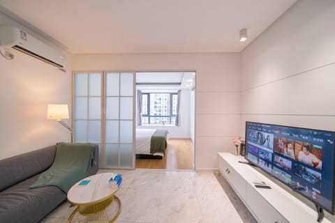 Superior Apartment, 1 Bedroom, Kitchen, City View | Living room | Smart TV