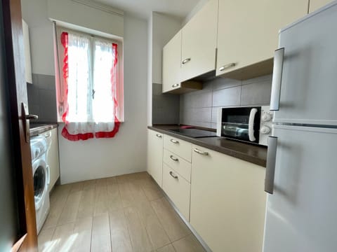 Apartment, 2 Bedrooms, Balcony, Ocean View | Laundry