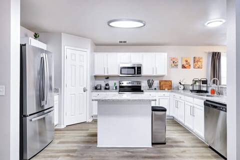 Fully equipped kitchen with high quality granite countertops. 