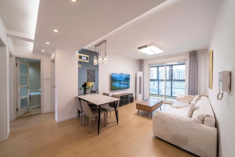 Superior Apartment, 3 Bedrooms, Kitchen, City View | Living room | 55-inch Smart TV with cable channels