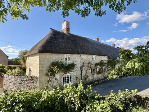 St Peter's Cottage, Cattistock: A charming and characterful cottage