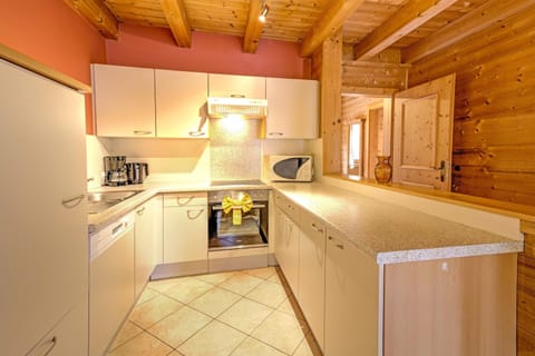 Mobile Home | Private kitchen | Highchair