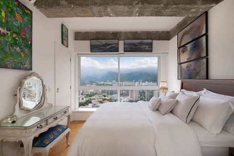 Apartment | In-room safe, iron/ironing board, free WiFi