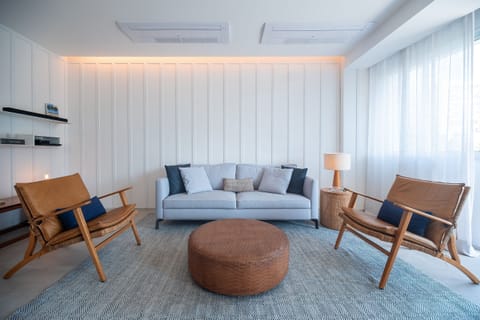 Apartment | Living area | Flat-screen TV