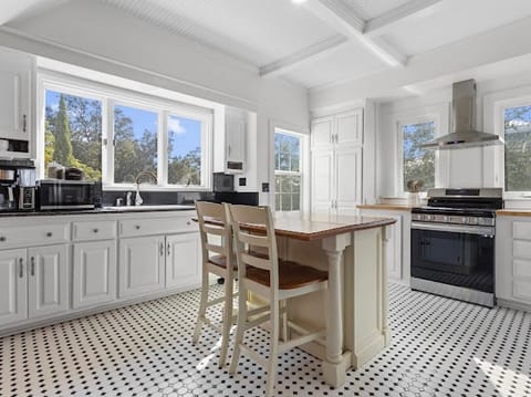 Fully equipped kitchen