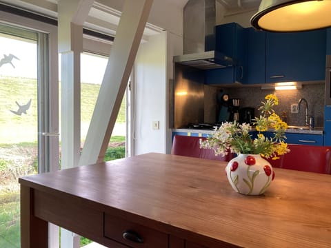 Bungalow, 3 Bedrooms, Patio, Garden View | Dining room