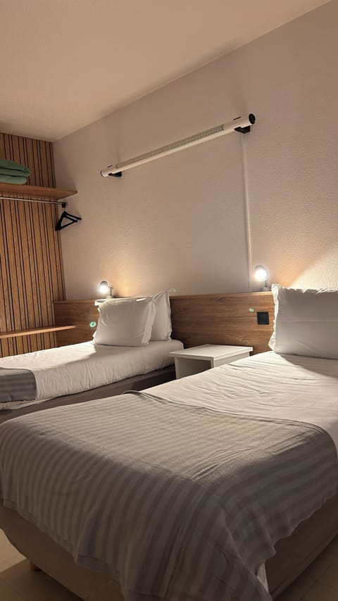 Comfort Double or Twin Room, 2 Twin Beds, Non Smoking | Free WiFi, bed sheets