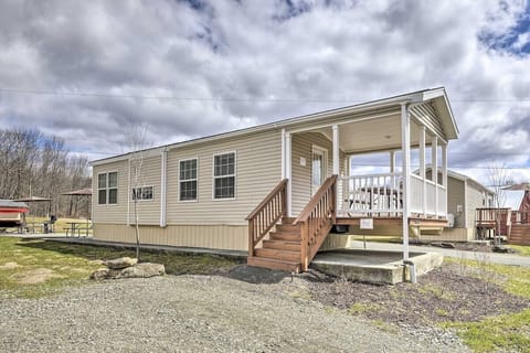 This home is located in a quiet and peaceful area!
