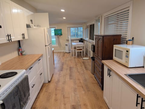 Kitchen / Dining Area