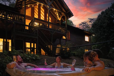 The heart of the stay. Gather, toast, and reconnect under the glow of the cabin
