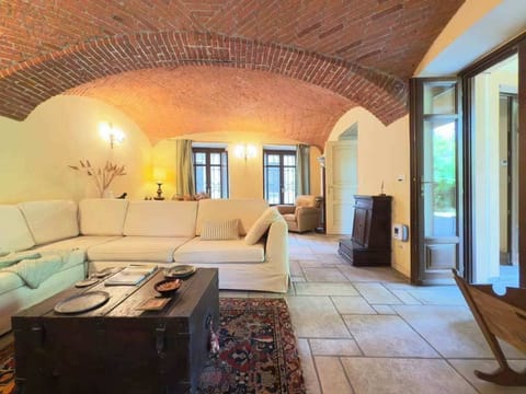 House | 6 bedrooms, desk, high-speed internet