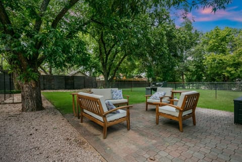 Propane Grill, Dog Kennel,Cornhole, Fenced Yard
