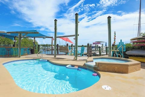 Gorgeous private pool and hot tub facing HUGE dockage
