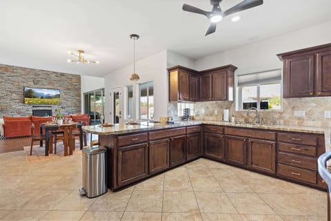 Big space, big vibes! With an open-concept design, you can cook, mingle, and lounge like it’s one big hangout zone. Perfect for family, friends, and fun.