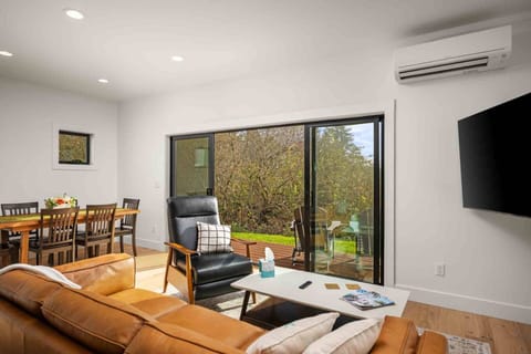 Welcome to Lake & Laughter Unit 2. We hope we get to host you at this exquisite Rockaway Beach rental. Please reach out with any questions.