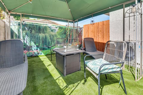 Los Angeles Vacation Rental | 2BR | 1BA | Stairs Required | 600 Sq Ft