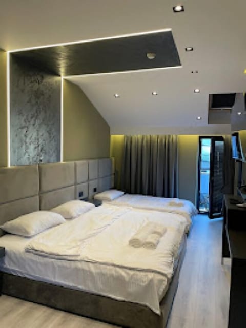 Triple Room, Balcony, Courtyard View | In-room safe, laptop workspace, soundproofing, iron/ironing board