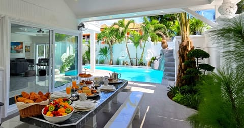 Daily buffet breakfast for a fee