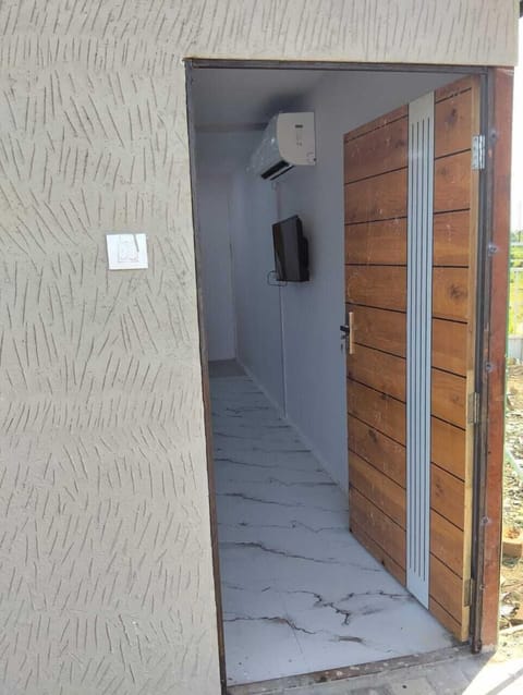 Deluxe Room, City View | Living area
