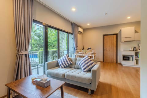 Apartment | Living area | Flat-screen TV