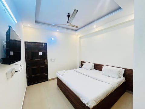 Double Room | Free WiFi, bed sheets
