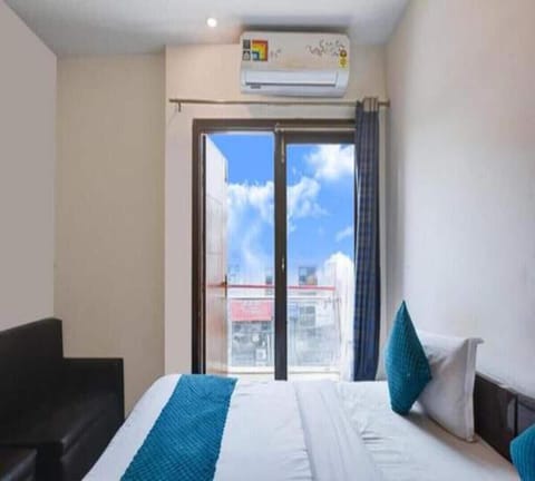 Double Room | Desk, laptop workspace, free WiFi, bed sheets
