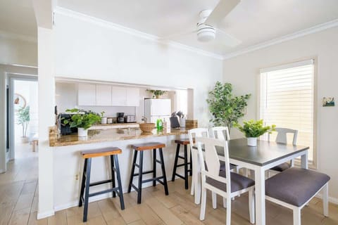 Stay in or eat out with the happening Mission Bay Blvd just steps away