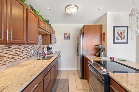 Condo, 2 Bedrooms | Private kitchen | Fridge, oven, coffee/tea maker, toaster