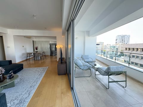 Iron/ironing board, WiFi (free)