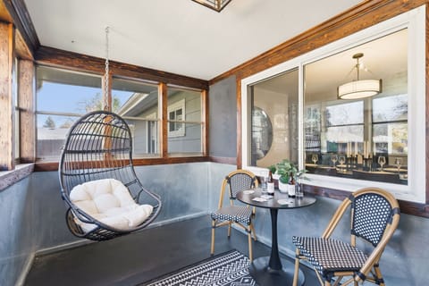House, Multiple Beds, Patio, Garden View (1004 Mantz Place) | Dining