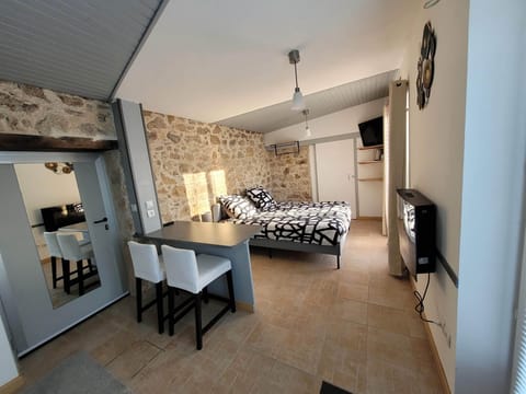 Classic Room, Garden View | Soundproofing, free WiFi