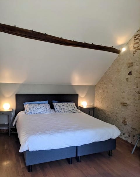 Iron/ironing board, free WiFi