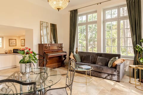 Classic Cottage, Garden View | Living area