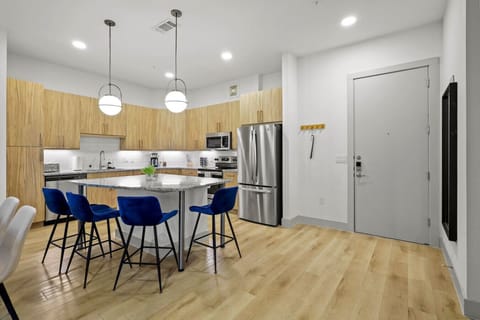 Kitchen: Sleek design meets vibrant seating, perfect for culinary adventures and lively gatherings!