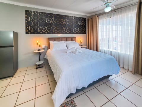 Superior Studio Suite, Garden View | Bathroom | Shower, rainfall showerhead, towels, soap