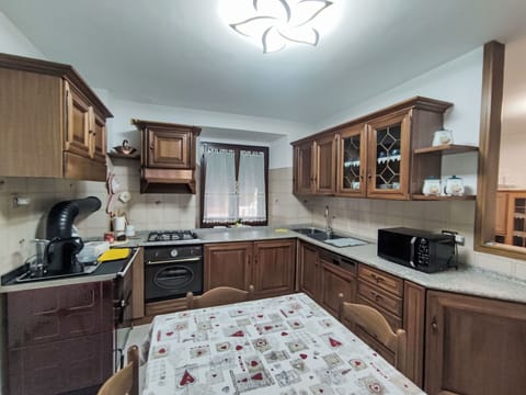 Flooring, Interior Design, Floor, Wood, Ceiling, Lighting, Chandelier, Wood Flooring, Light Fixture, Door