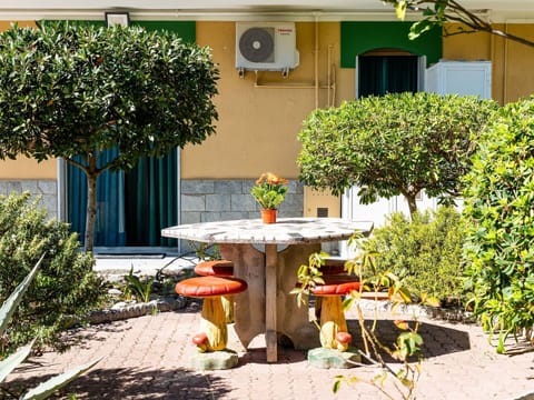 Green, Flowerpot, Garden, Spring, Outdoor Furniture, Shade, Outdoor Table, Houseplant, Landscaping