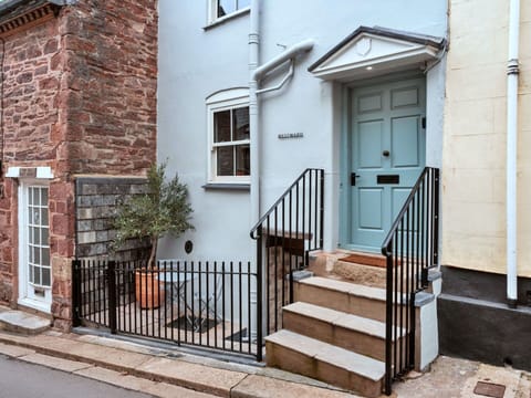 Water, Body Of Water, Coast, Coastal And Oceanic Landforms, Sea, Summer, Beach, Ocean, Tourist Attraction, Shore