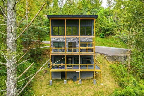 Gatlinburg Vacation Rental | 1BR | 1.5BA | 1,440 Sq Ft | Stairs Required
